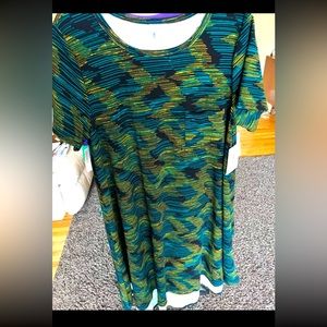 Lularoe Carly - Size L - NWT - retails for $35
